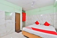 OYO 24833 Hotel Silver