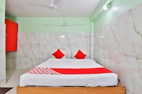 OYO 24833 Hotel Silver