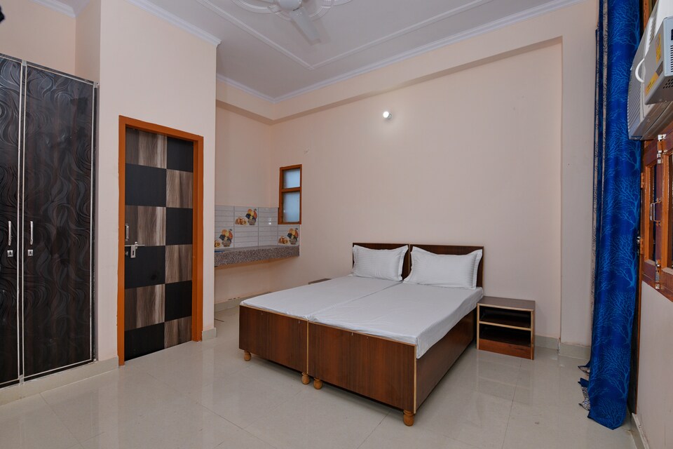 OYO LIFE GRG1169 Sohna Road, DLF 4 Gurgaon, Gurgaon