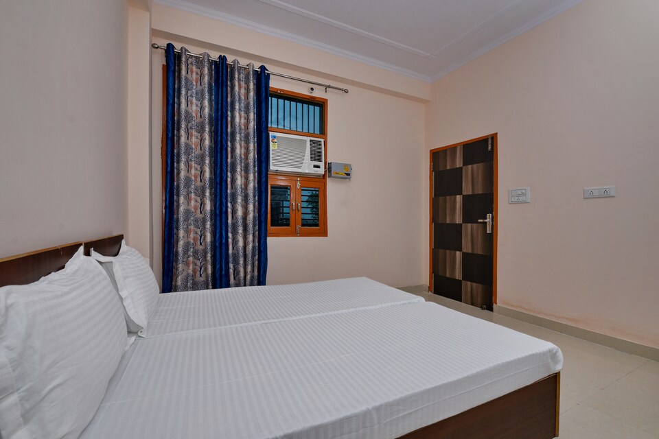 OYO LIFE GRG1169 Sohna Road, DLF 4 Gurgaon, Gurgaon