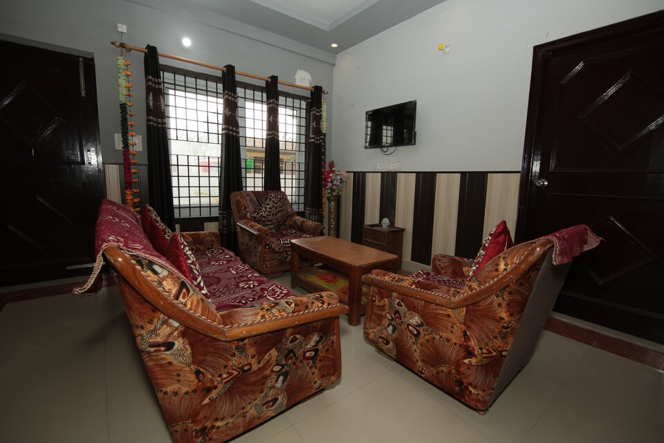 OYO Home 24869 Spacious 3BHK, Sahastradhara Road, देहरादून