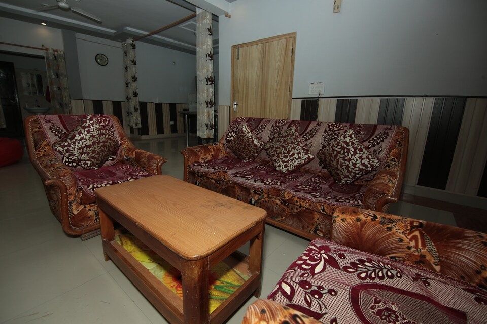 OYO Home 24869 Spacious 3BHK, Sahastradhara Road, देहरादून