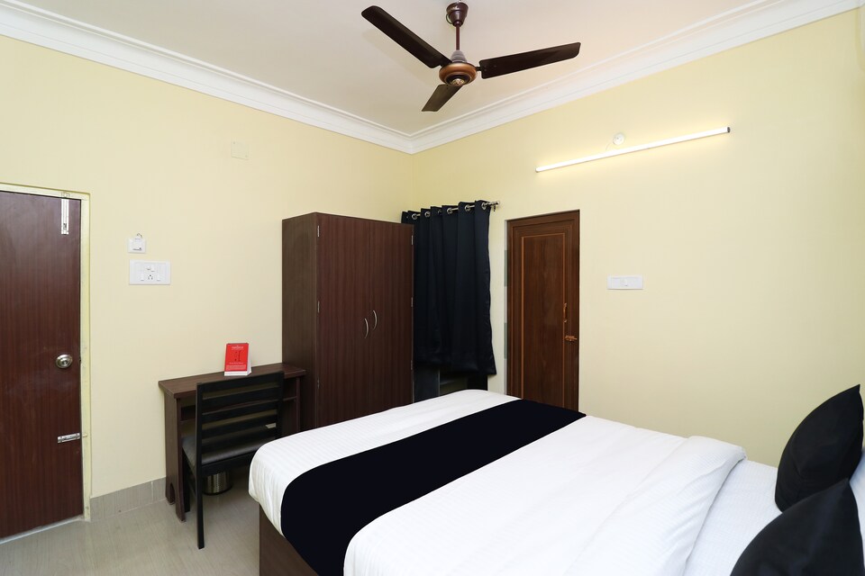 OYO SilverKey 24890 Airport, VIP Road Kolkata, Kolkata