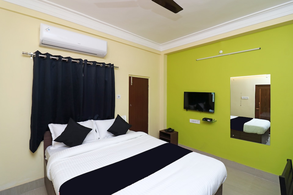 OYO SilverKey 24890 Airport, VIP Road Kolkata, Kolkata