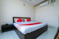 OYO Achi House Near Vishwa Vidyalaya Metro Station