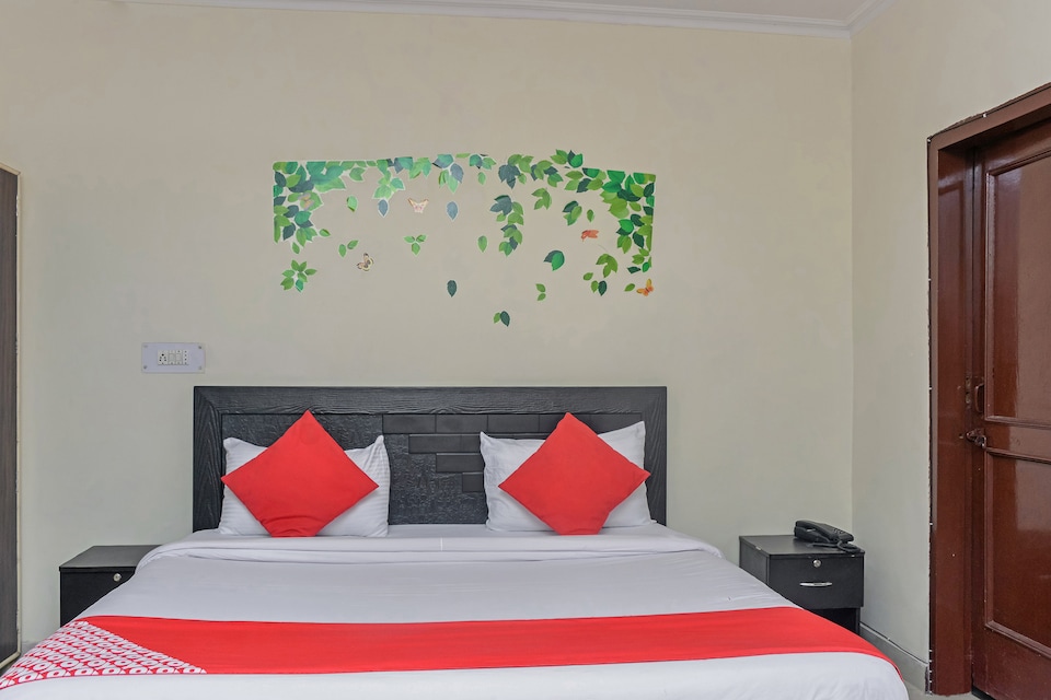 OYO 24905 Attrap@209, Noida City, Noida