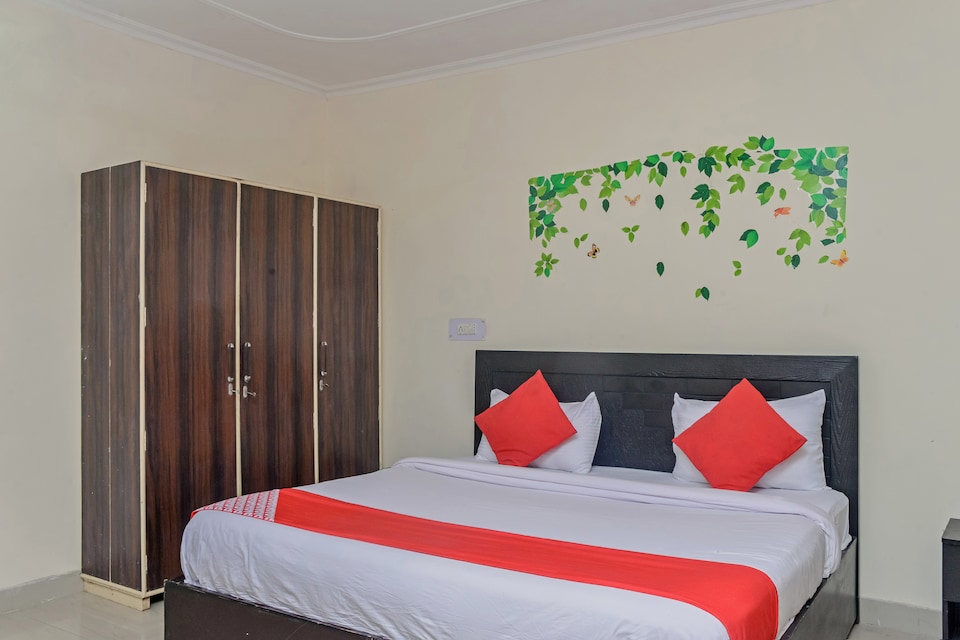 OYO 24905 Attrap@209, Noida City, Noida