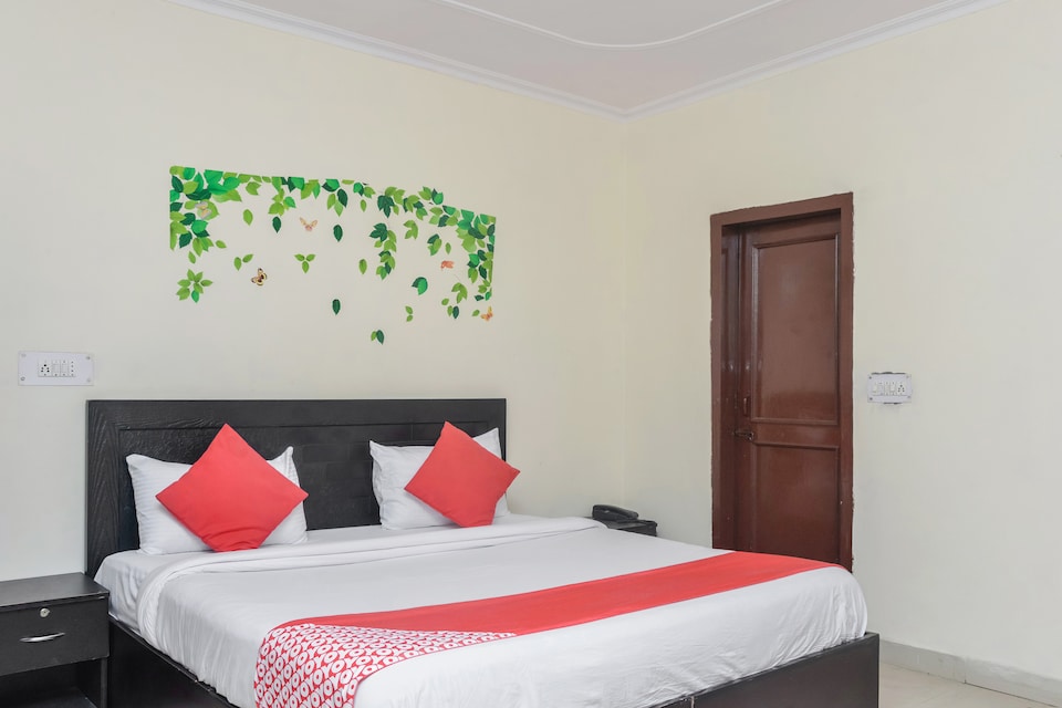 OYO 24905 Attrap@209, Noida City, Noida