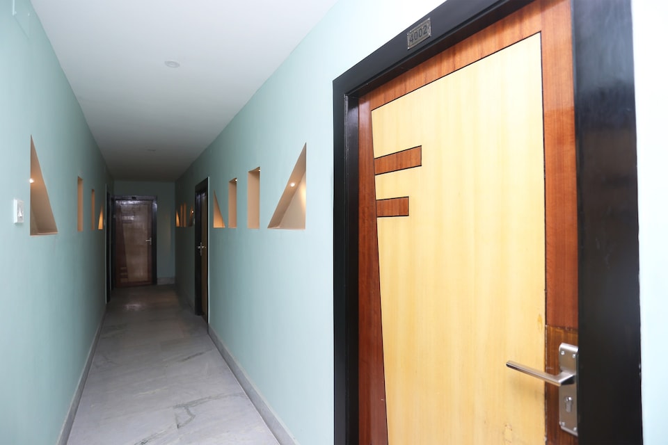 Collection O Hotel California Near City Centre Salt Lake, VIP Road Kolkata, Kolkata