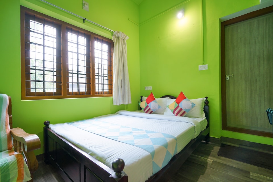 OYO Home 24914 Cosy 3BHK, Anachal, Munnar