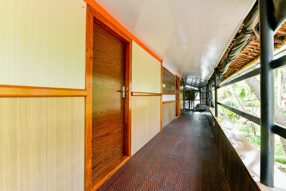 OYO 24920 इंद्रप्रस्थ रॉयल कैसल शेयरिंग हाउसबोट, Alappuzha Backwaters, Punnamada Alleppey