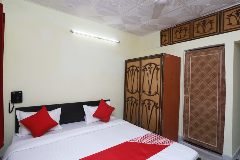 OYO P I Guest House Near City Centre Salt Lake, Salt Lake Kolkata, कोलकाता