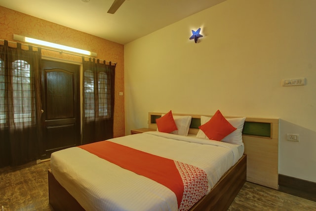 OYO Aiwan E Ashraf Suites Near Snow City