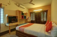 OYO Aiwan E Ashraf Suites Near Snow City