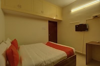 OYO Aiwan E Ashraf Suites Near Snow City