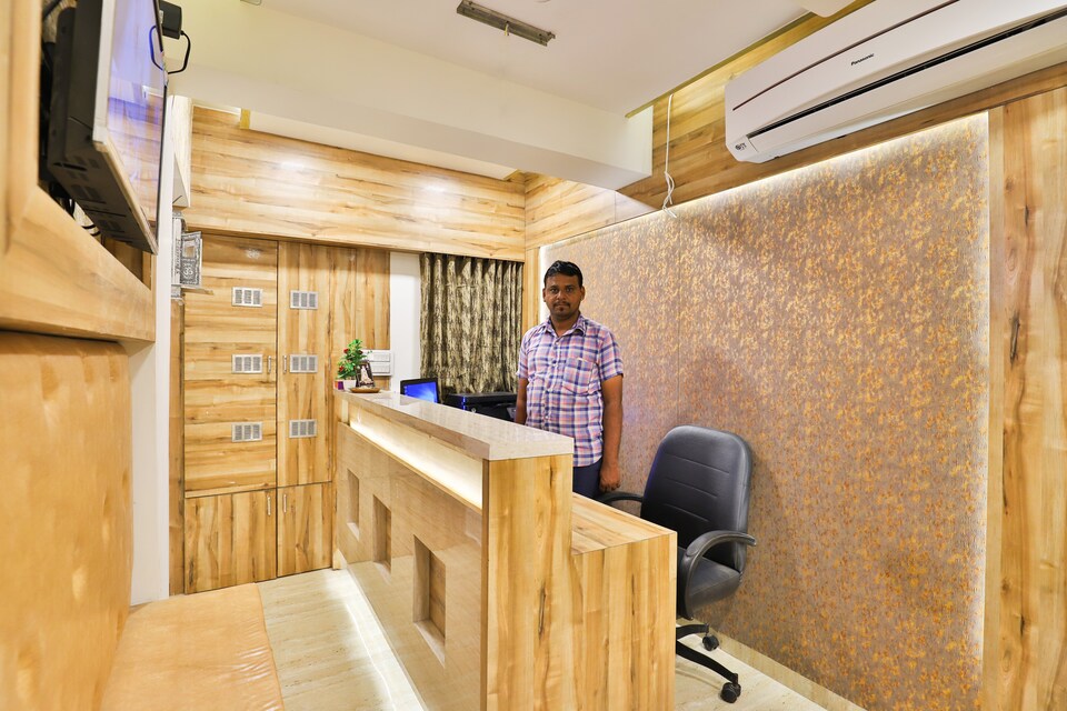 OYO 24950 होटल श्री बालाजी रेजीडेंसी, Ashram Road Ahmedabad, अहमदाबाद