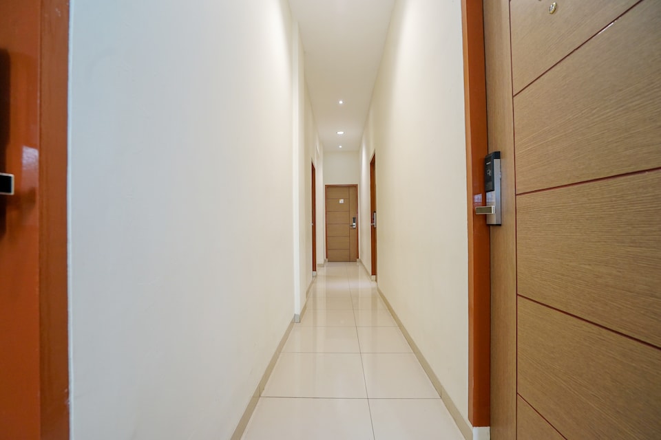 OYO 251 The Maximus Inn Hotel, Mangkunegara, Palembang