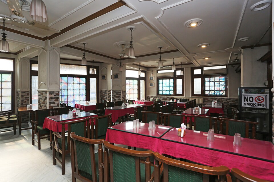 OYO 24966 Grand Hotel & Restaurant, Lal Chowk Srinagar, Srinagar