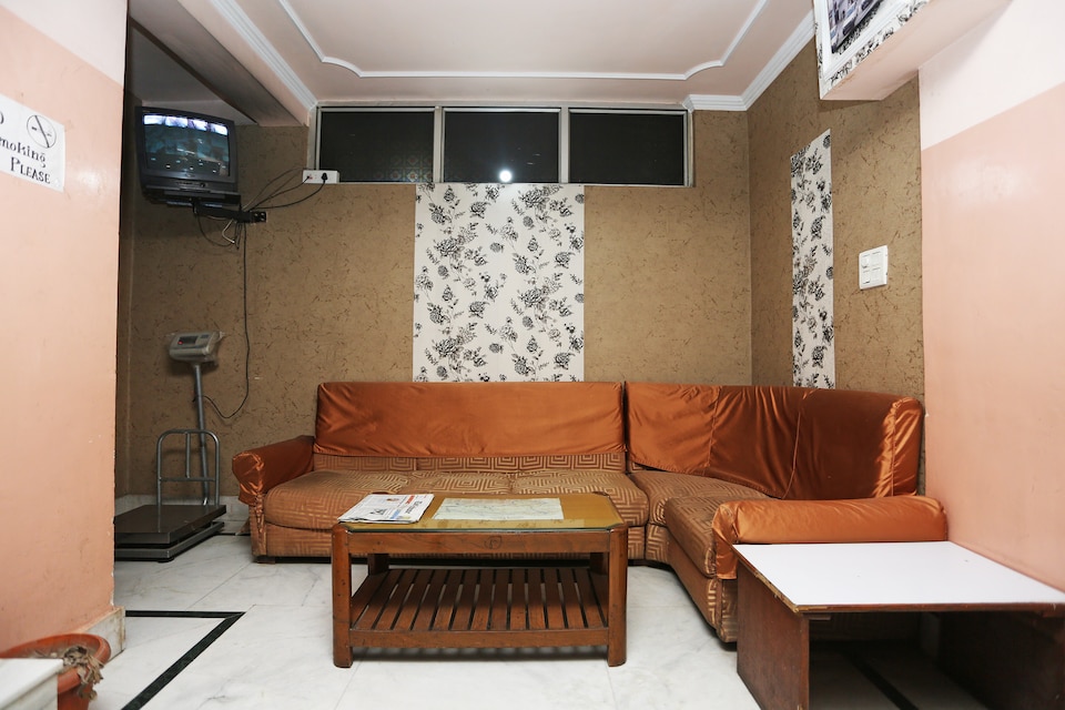 OYO 24966 Grand Hotel & Restaurant, Lal Chowk Srinagar, Srinagar