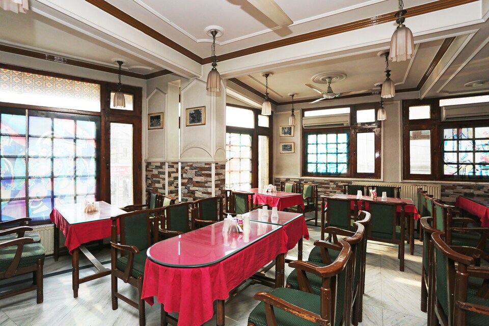 OYO 24966 Grand Hotel & Restaurant, Lal Chowk Srinagar, Srinagar