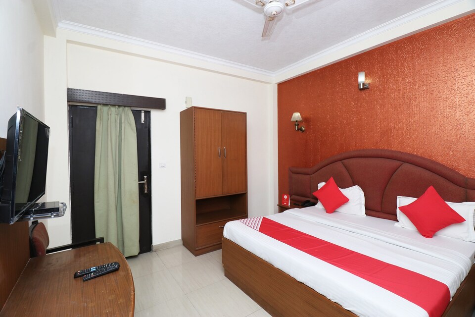 OYO 24974 Bharat Resort, Rajpur Road Dehradun, Dehradun