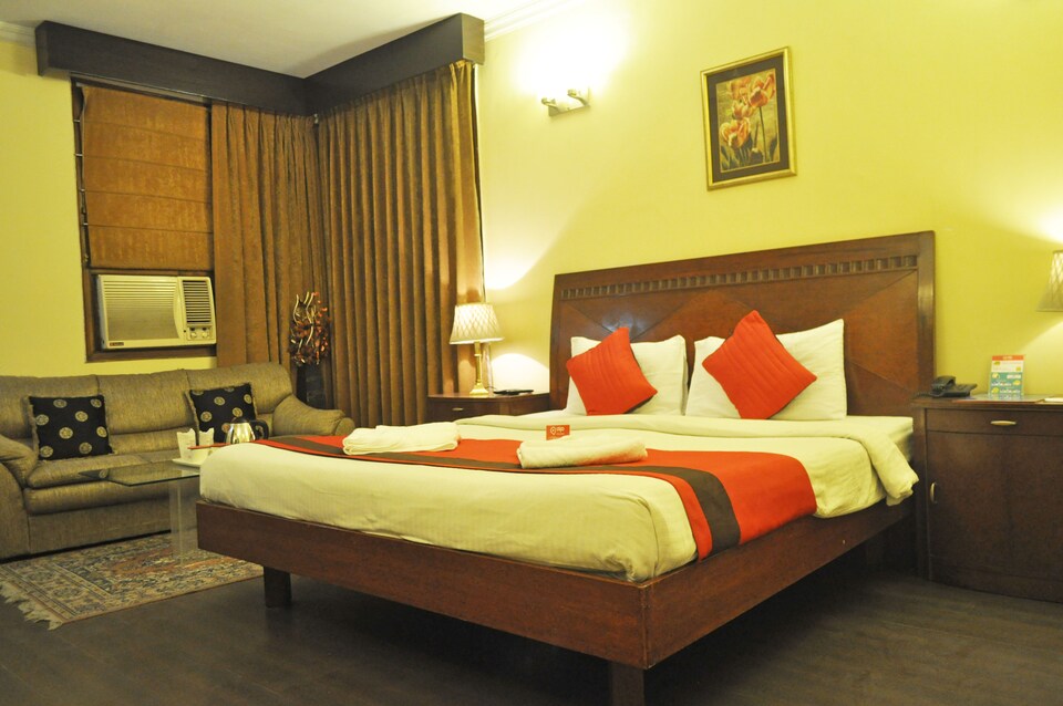 OYO Premium 139 DLF Phase 1, Golf Course Road, Gurgaon