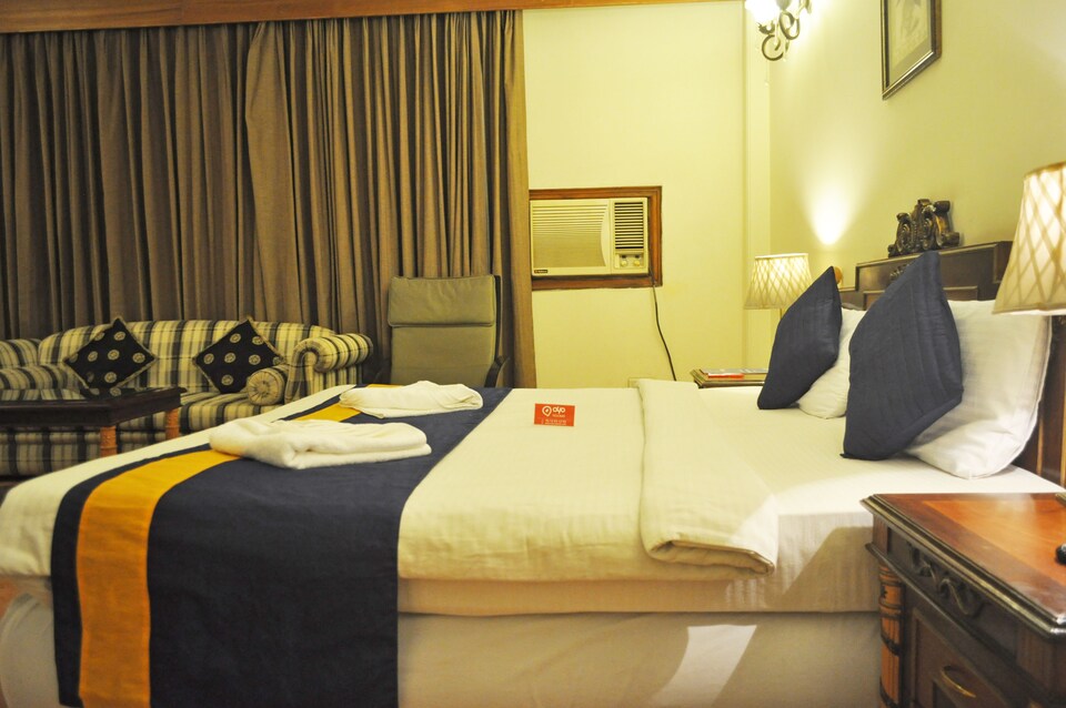 OYO Premium 139 DLF Phase 1, Golf Course Road, Gurgaon