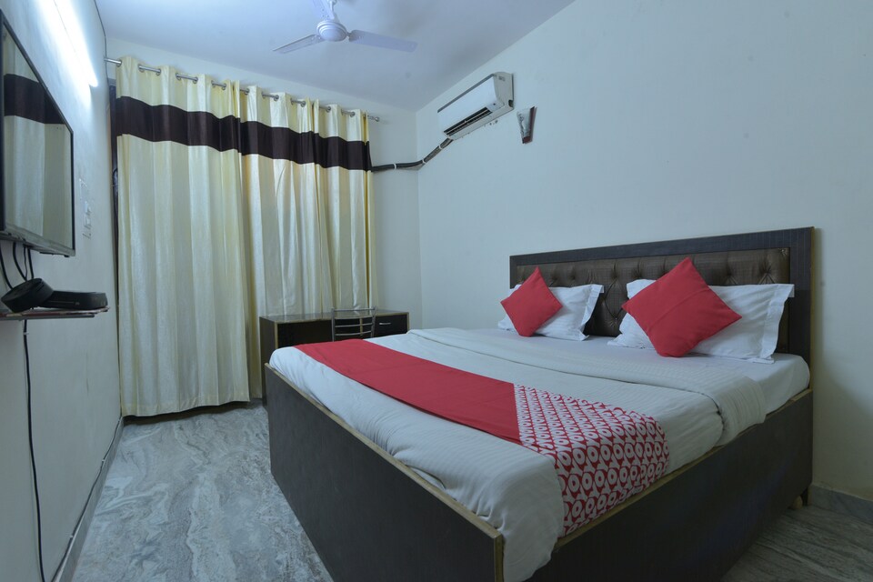 OYO 24989 Voyage Hospitality, Noida City Metro, Noida