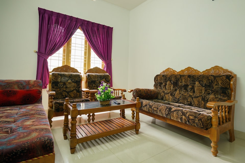 OYO Home 24990 Pleasing Stay, Anachal, Munnar