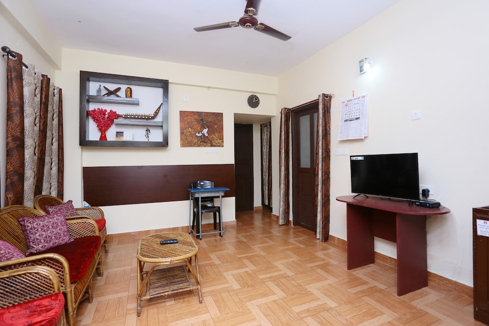 OYO Home 24997 Modern 2BHK Trivandrum, Medical College - Pattom, Trivandrum