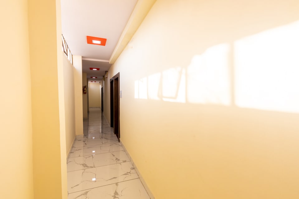 OYO 24999 Hotel Vanice Blu, Bhawarkua Indore, Indore