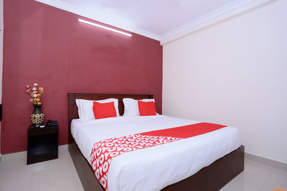 OYO 25012 Kv Suites, Thoppumpady, Kochi