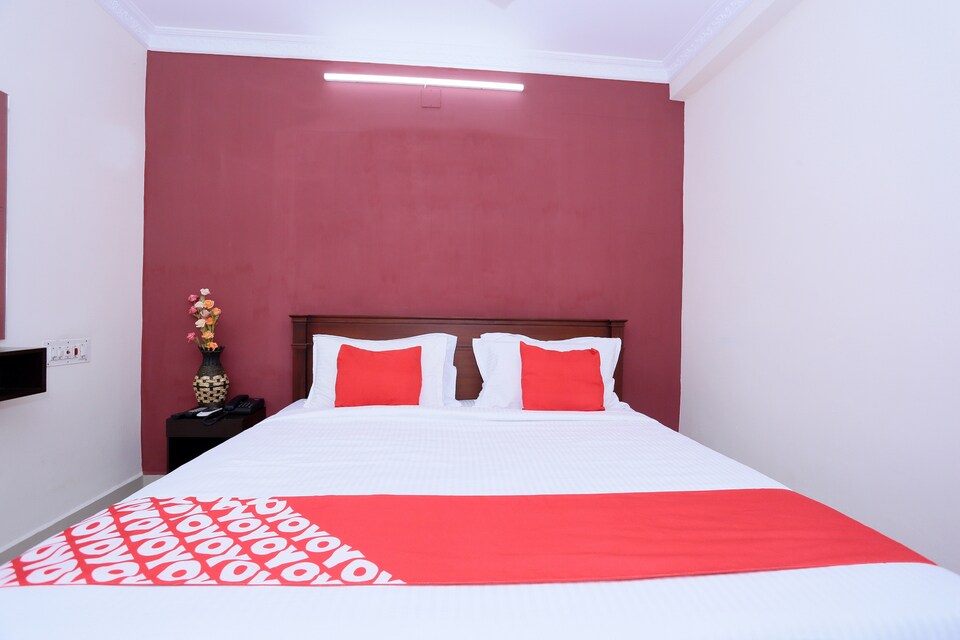 OYO 25012 Kv Suites, Thoppumpady, Kochi