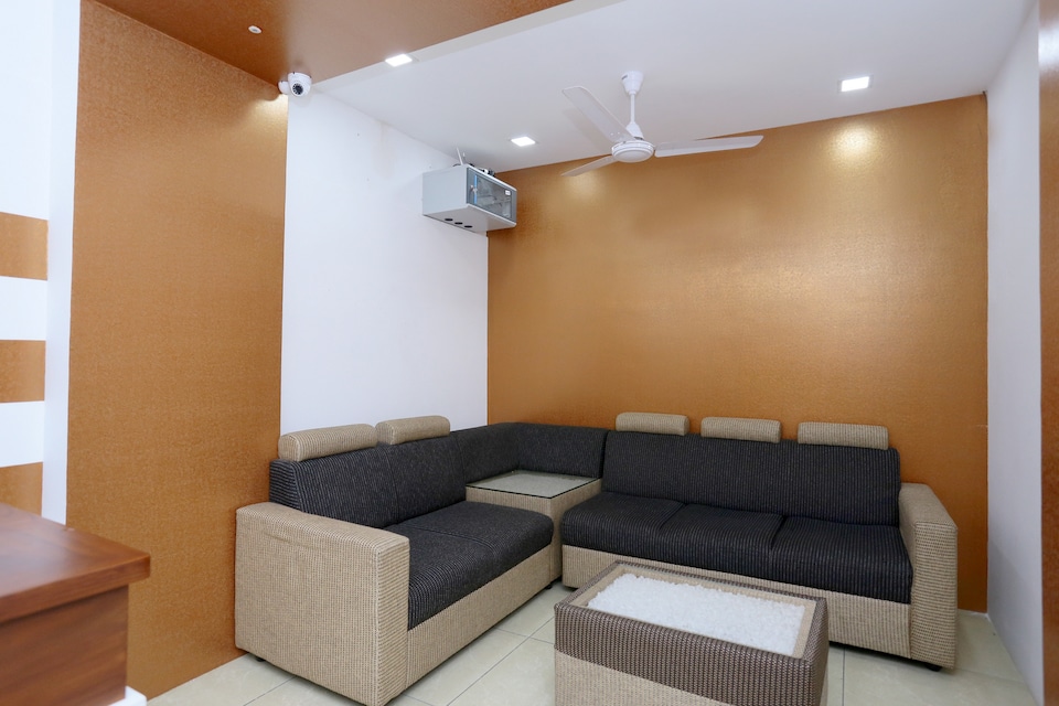 OYO 25012 Kv Suites, Thoppumpady, Kochi