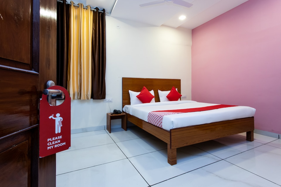 OYO 25031 Riddhi Siddhi Regency, Airport Road - Indore, Indore
