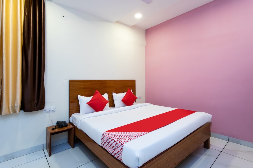 OYO 25031 Riddhi Siddhi Regency, Airport Road - Indore, Indore