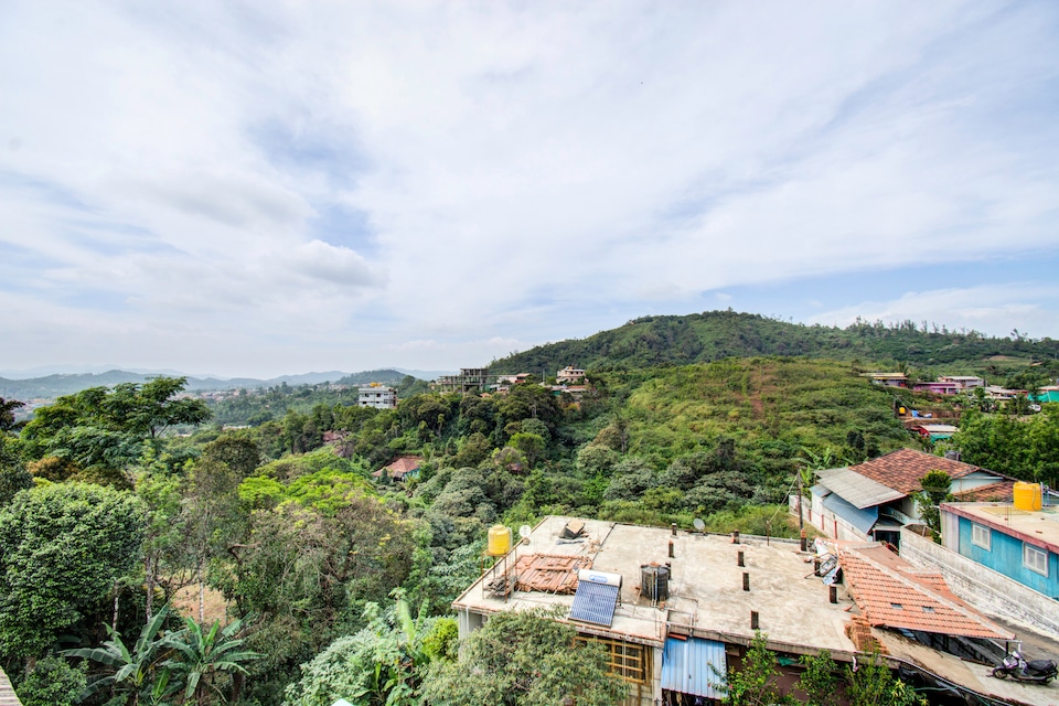 OYO Home 25035 Greenview 2BHK, Madikeri, Coorg