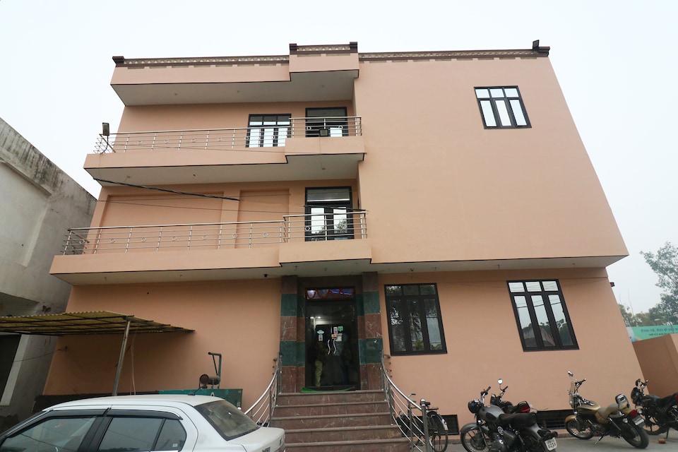 OYO 25037 Hotel Taj Heaven, Shilpgram, Agra