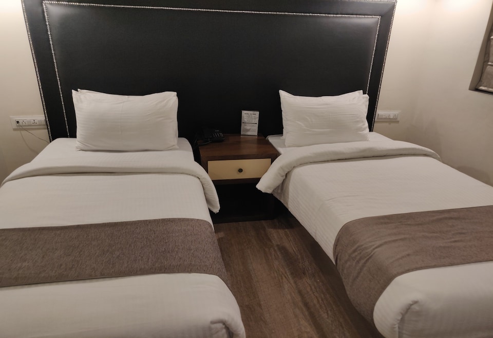 OYO 25040 Hotel Victoria, VIP Road Kolkata, Kolkata