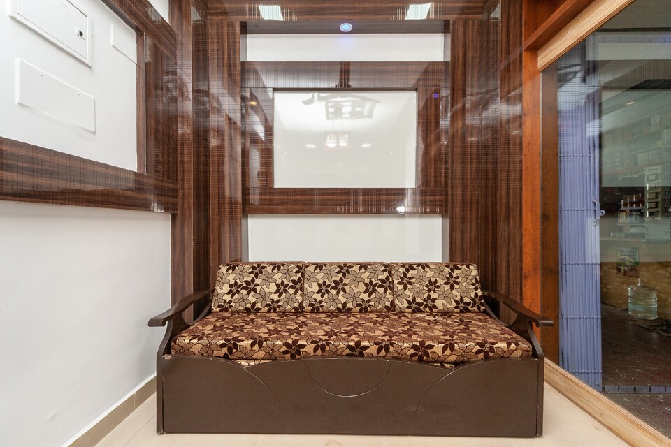 OYO 25047 Krd Lodge, Ponneri Chennai, Chennai