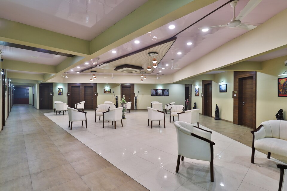 OYO 25065 होटल श्री दान, Vapi, वापी