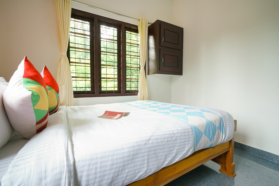 OYO Home 25070 Compact 3BHK, Adimali Munnar, Munnar