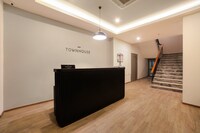 OYO Townhouse 110 MI Road