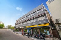 OYO Townhouse 110 MI Road