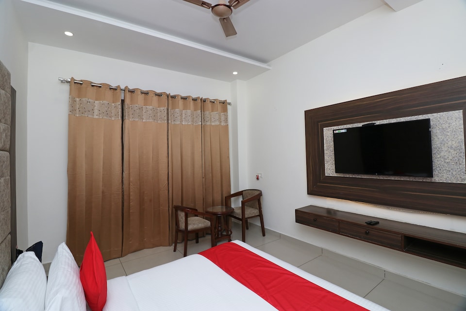 OYO Omang Hotel, Karnal, करनाल