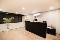 Townhouse Hongkong Bazaar Near Bestech Central Square Mall