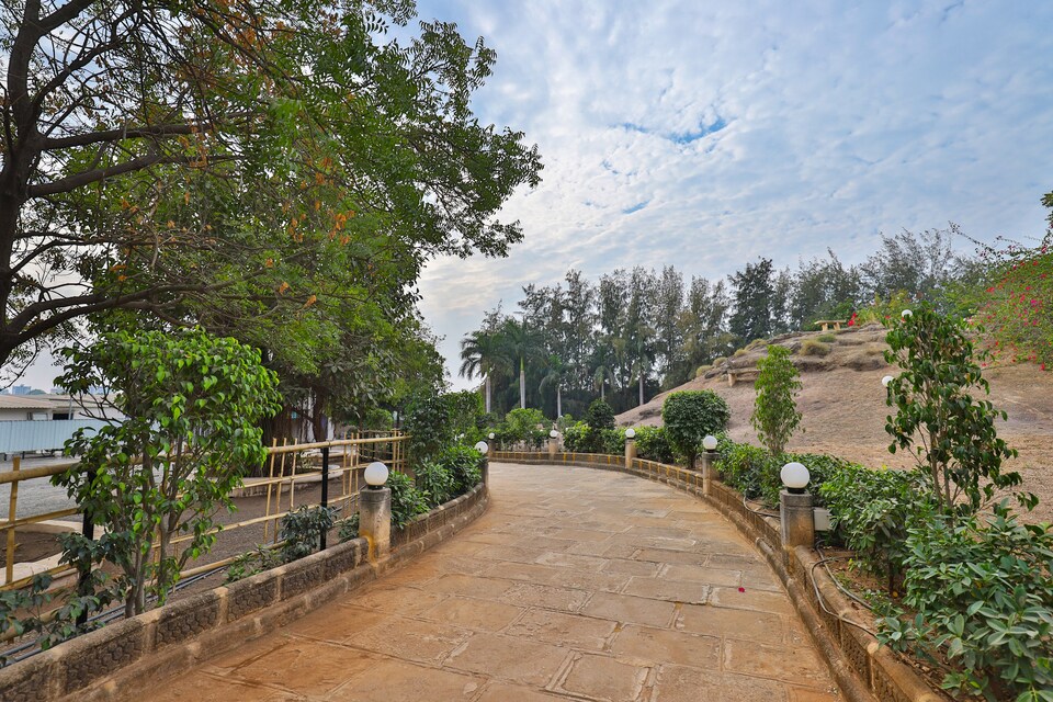 OYO 25082 Ishwariya Enclave, Jamnagar Road, Rajkot