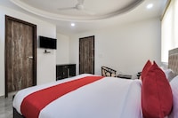 OYO Hotel Prince Plaza Near Tdi Mall