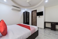 OYO Hotel Prince Plaza Near Tdi Mall