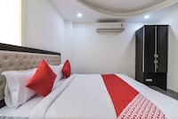 OYO Hotel Prince Plaza Near Tdi Mall
